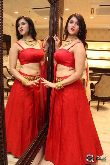 Mannara-Chopra-at-Manepally-Jewellers-Uncut-Diamond-Mela-Launch